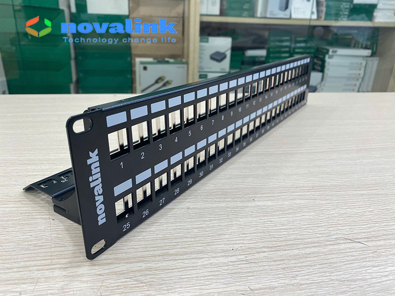 Thanh  Patch panel  48 cổng  Novalink cao cấp  mã CC-06-00064 lắp  nhân cat5, cat6, cat6a, cat7, cat3
