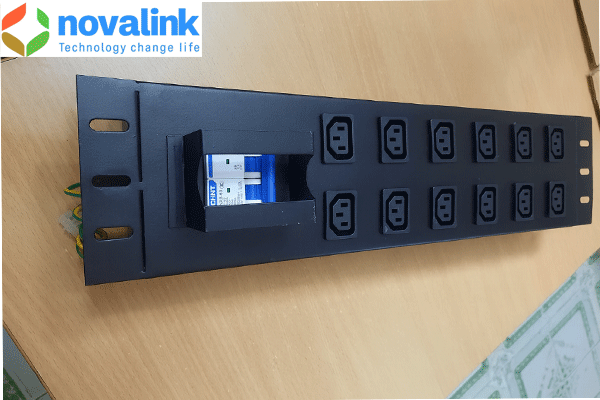 Thanh nguồn UPS 12 cổng ngang chuẩn C13 lắp tủ rack Novalink NV-66207A