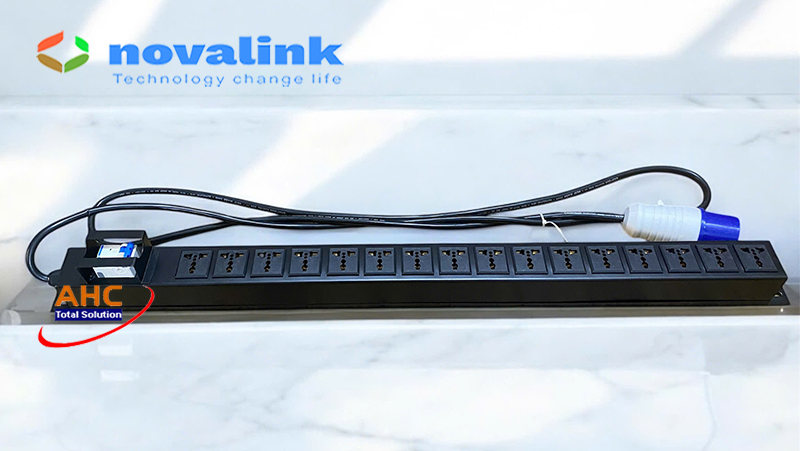 Thanh nguồn 16 cổng đa năng lắp dọc tủ NOVALINK mã  NV-66213A , công suất 32A lắp ổ cắm công nghiệp